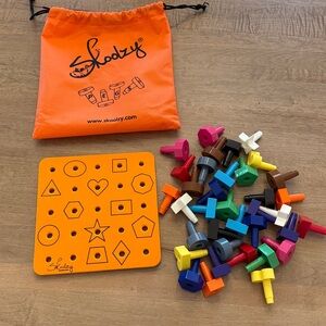 Skoolzy peg Toy